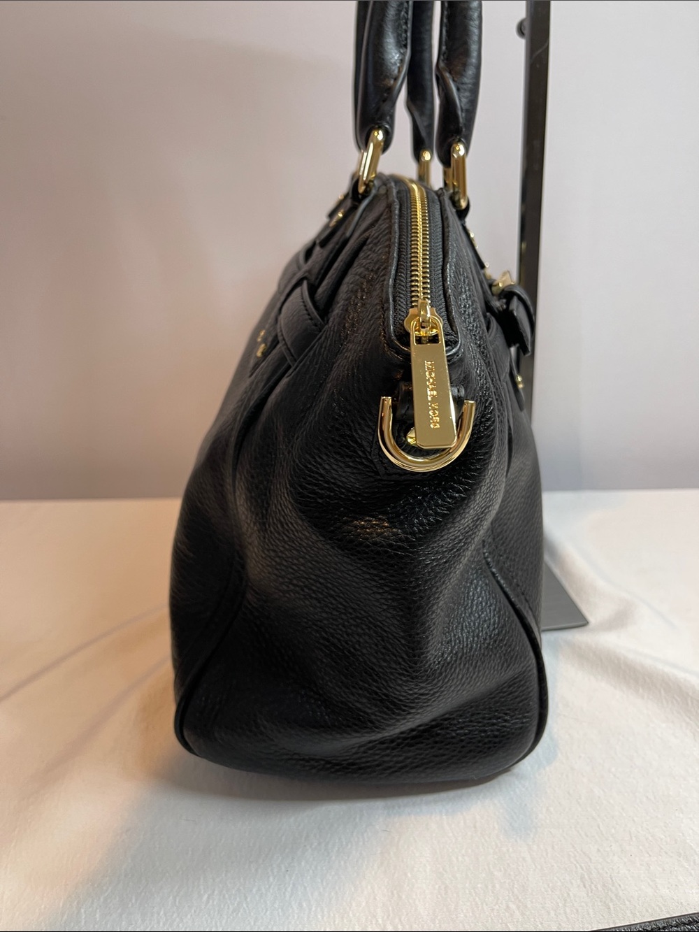 Michael Kors Hudson Black Soft Leather Belted Satchel Shoulder Bag - Picture 5 of 14